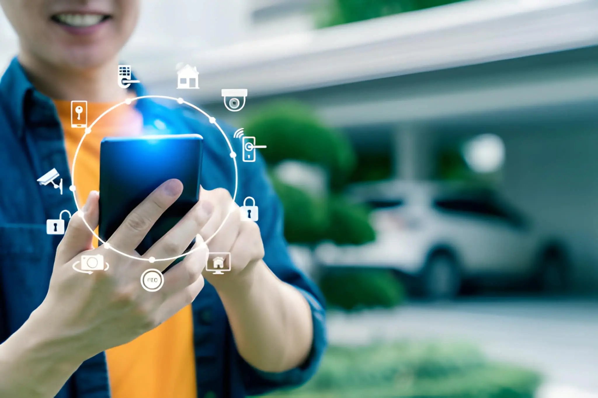 Smart home security system providing real-time monitoring